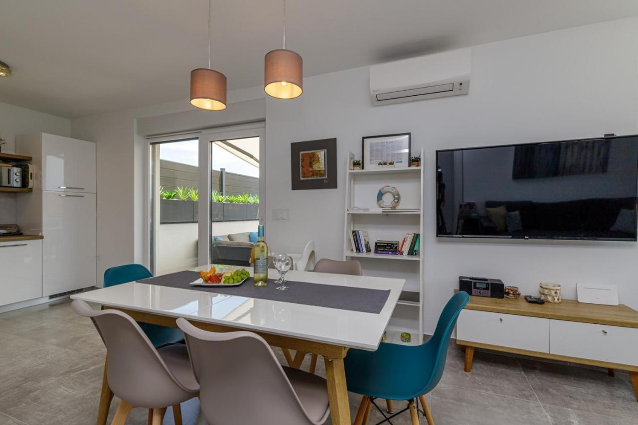 Sabena Apartment With Private Whirlpool Porec Exterior photo