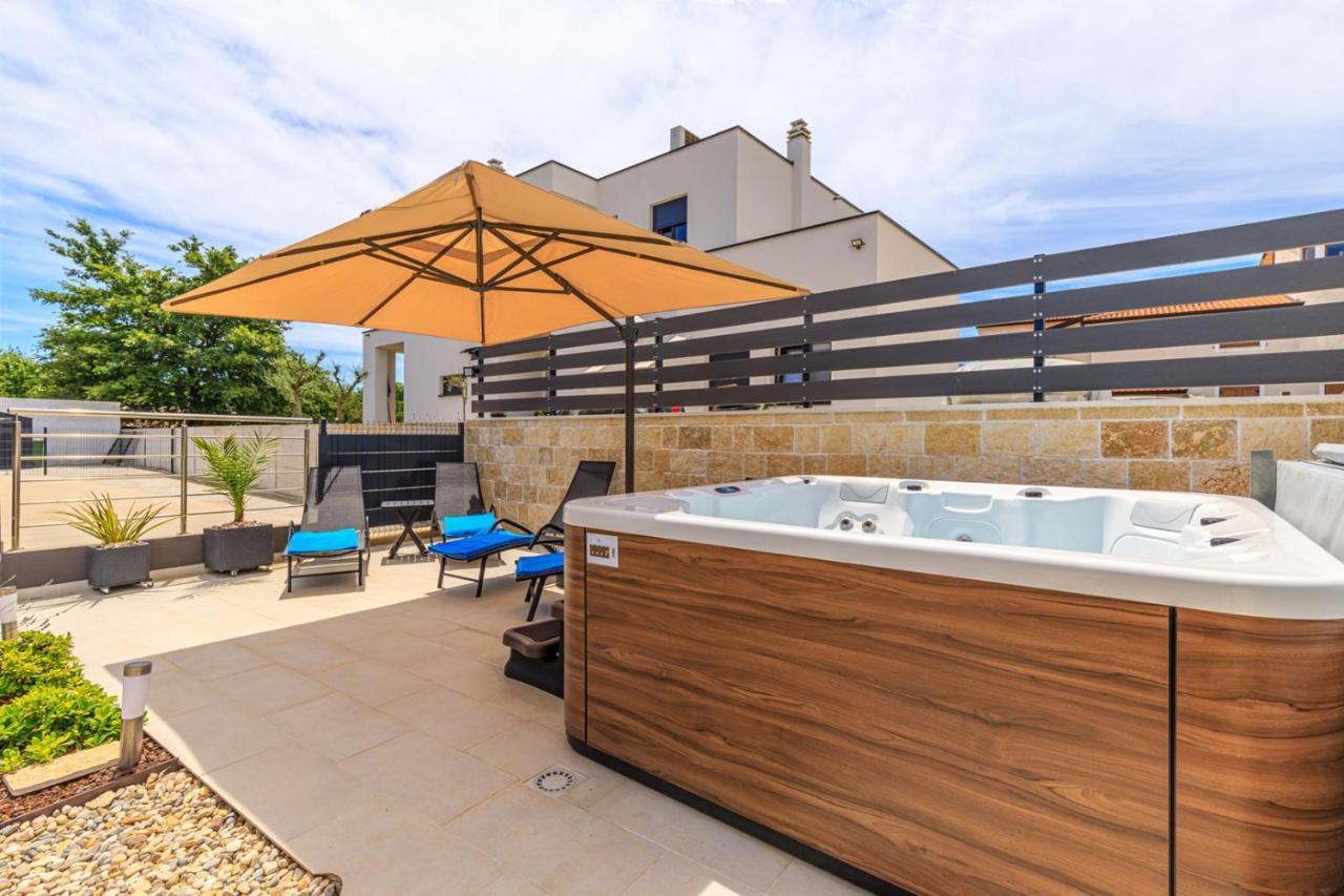 Sabena Apartment With Private Whirlpool Porec Exterior photo