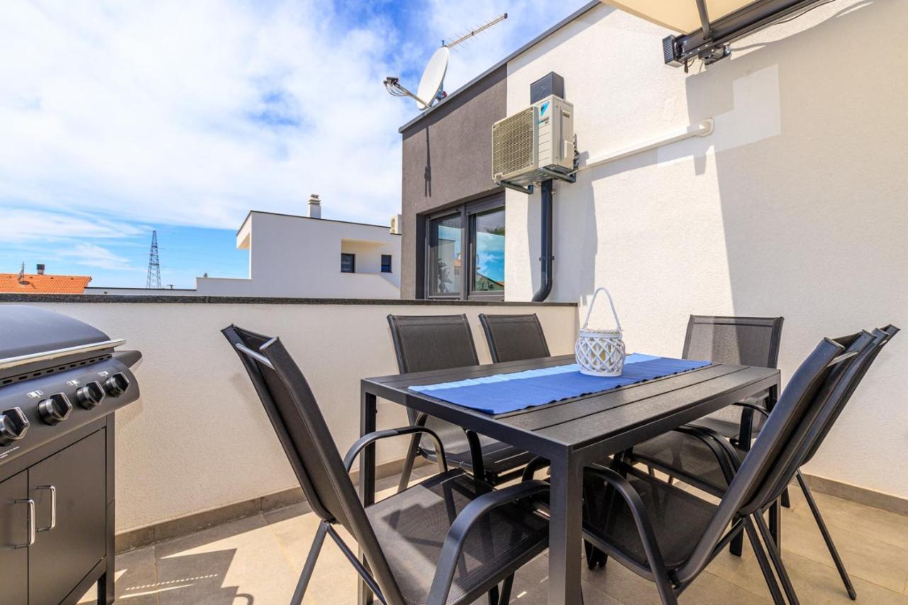 Sabena Apartment With Private Whirlpool Porec Exterior photo
