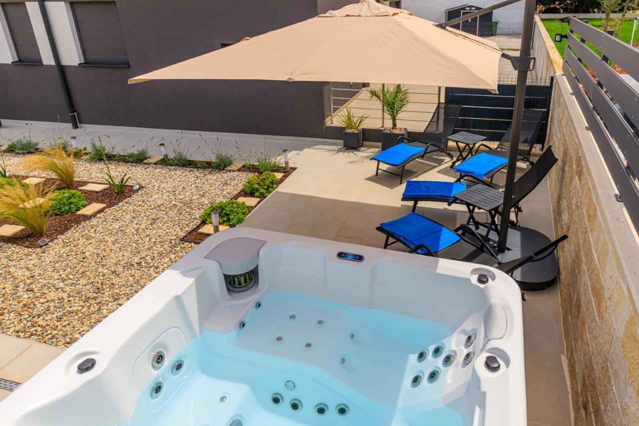 Sabena Apartment With Private Whirlpool Porec Exterior photo