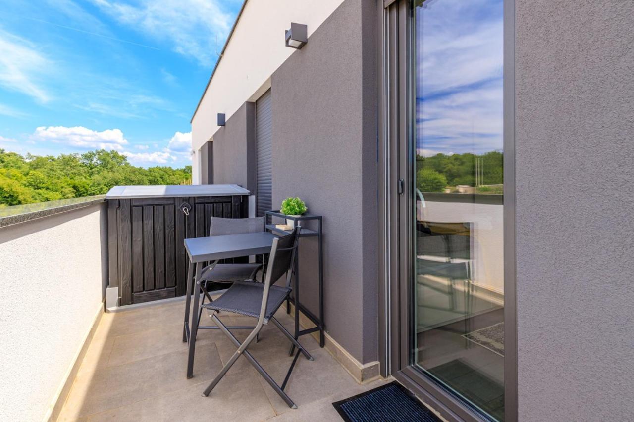 Sabena Apartment With Private Whirlpool Porec Exterior photo